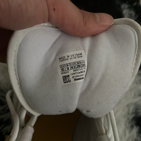 Question Mid Basketball Shoes (Reebok) - Picture 3 of 4